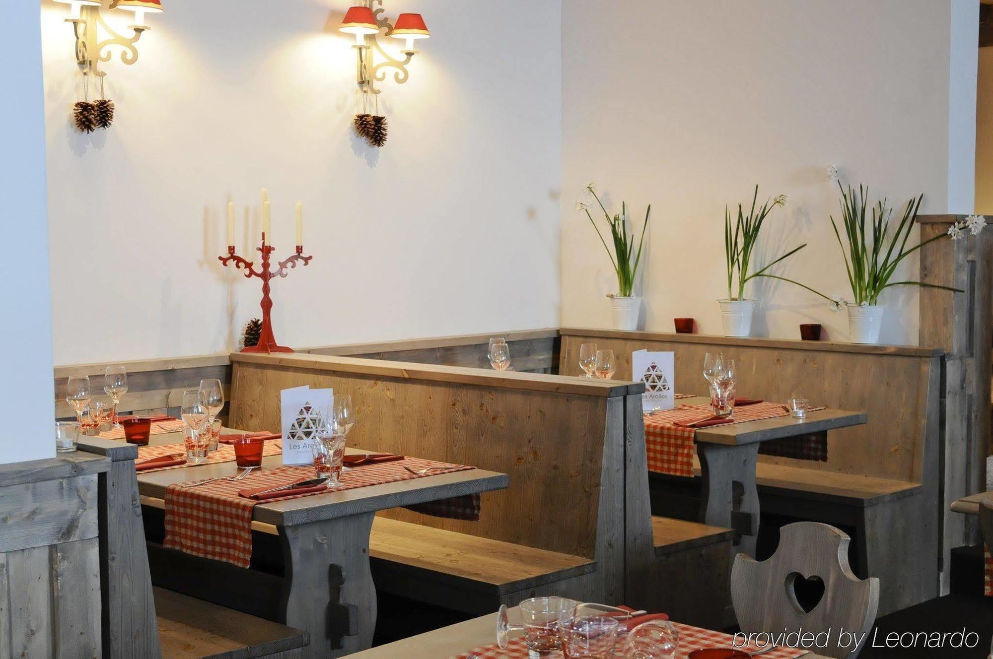 Les Arcs  Hotel Arcadien מסעדה תמונה
